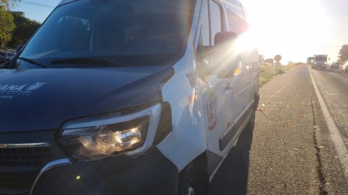 Acidente inusitado: dois carros vão para o acostamento e batem na BR-277