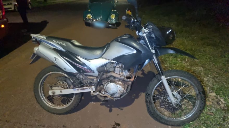 Motociclista colide contra Fusca na região do Bairro Country