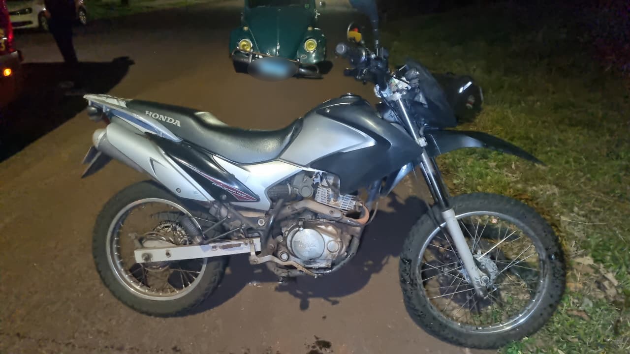 Motociclista colide contra Fusca na região do Bairro Country