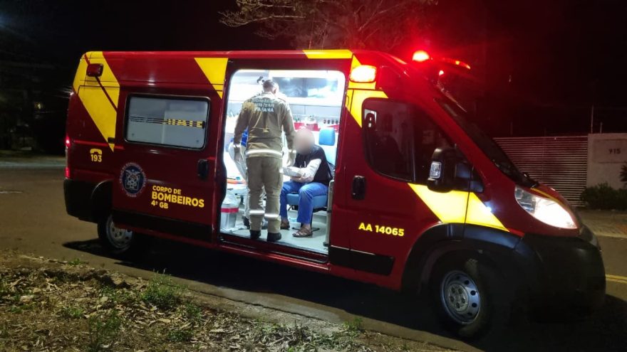 Piloto quebra o punho em acidente no Coqueiral; Motorista foge após a batida