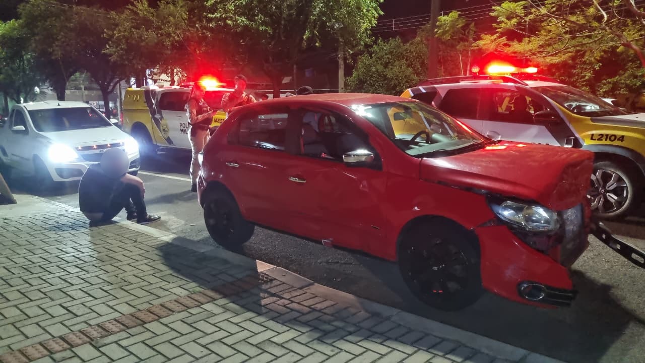 Motorista que fugiu após acidente no Bairro Coqueiral é detido pela PM na Avenida Toledo