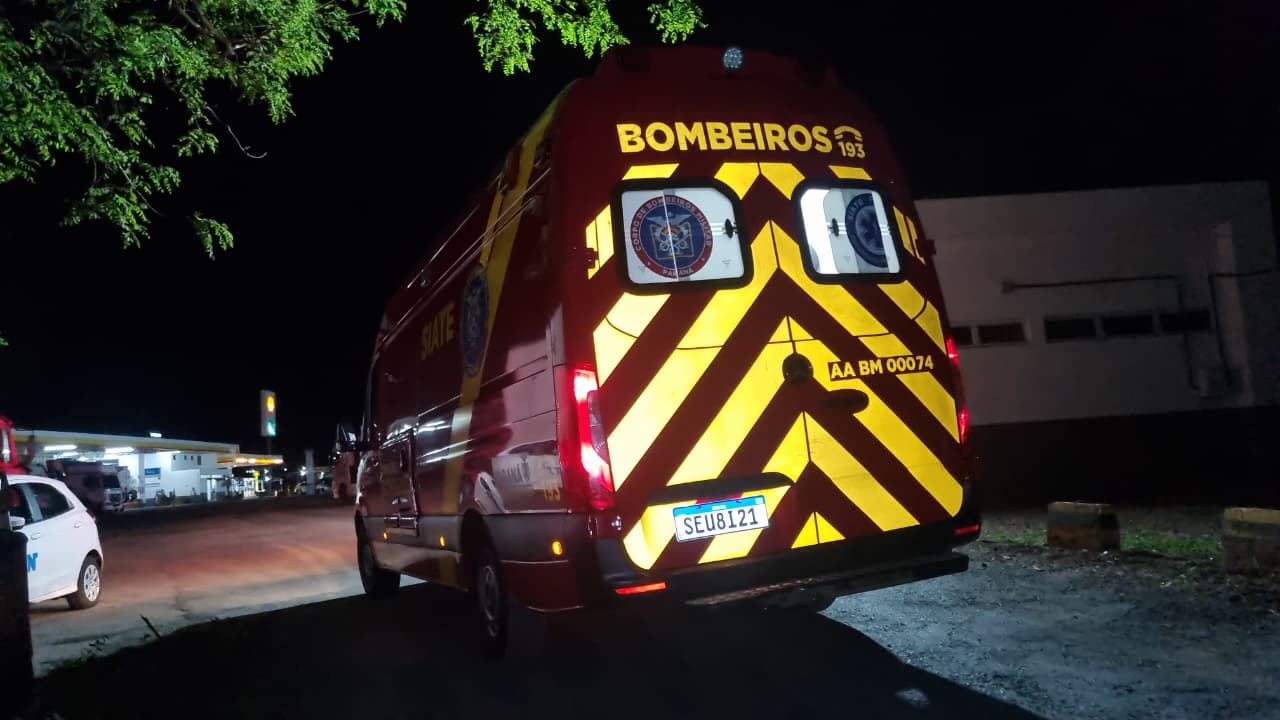 Homem cai de cadeira e fratura a perna em Cascavel