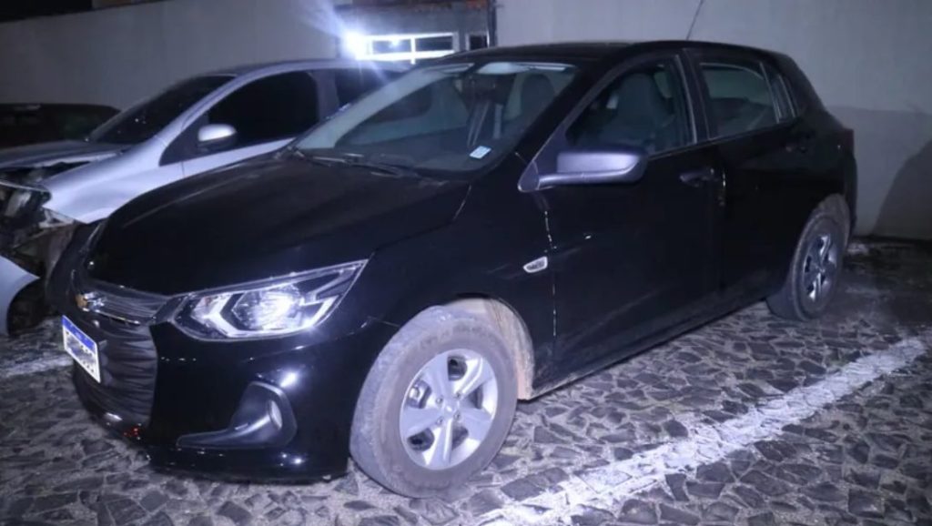 Homem é preso por furtar carro da própria oficina onde trabalha