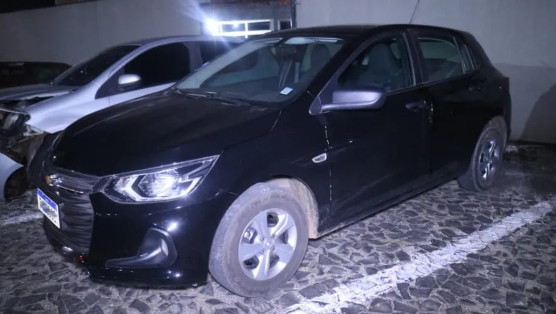 Homem é preso por furtar carro da própria oficina onde trabalha