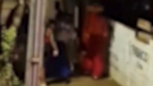 Ladrão apanha do Fofão ao tentar assaltar Carreta Furacão Imagem referente a Ladrão apanha do Fofão ao tentar assaltar Carreta Furacão