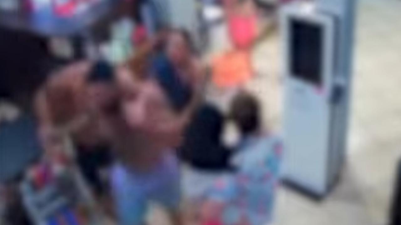 Homem agride funcionária de restaurante após ser impedido de usar o banheiro feminino