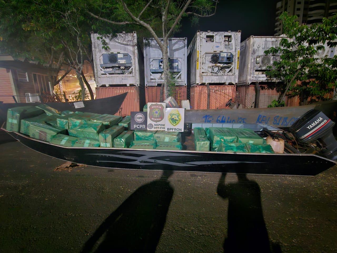BPFRON, PF e PC apreendem embarcação carregada com cigarros contrabandeados em Itaipulândia