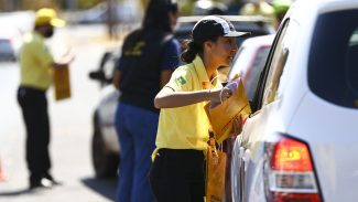 Transporte: melhor lugar de criança no carro é o meio do banco de trás