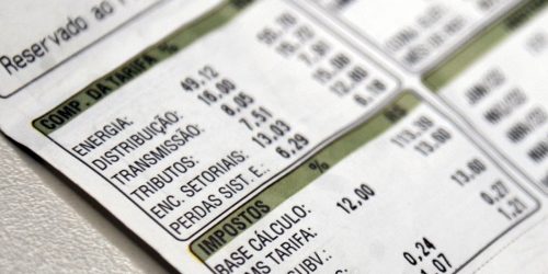 Aneel reduz bandeira para vermelha 1 na conta de luz em outubro Imagem referente a Aneel reduz bandeira para vermelha 1 na conta de luz em outubro