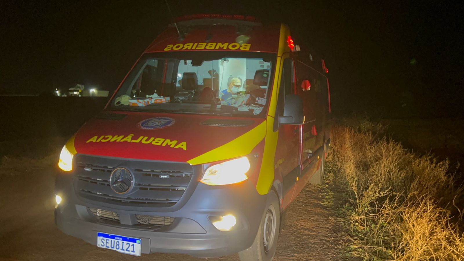 Homem sofre contusão na cabeça após cair de moto na PR-180 em Cascavel Homem sofre contusão na cabeça após cair de moto na PR-180 em Cascavel