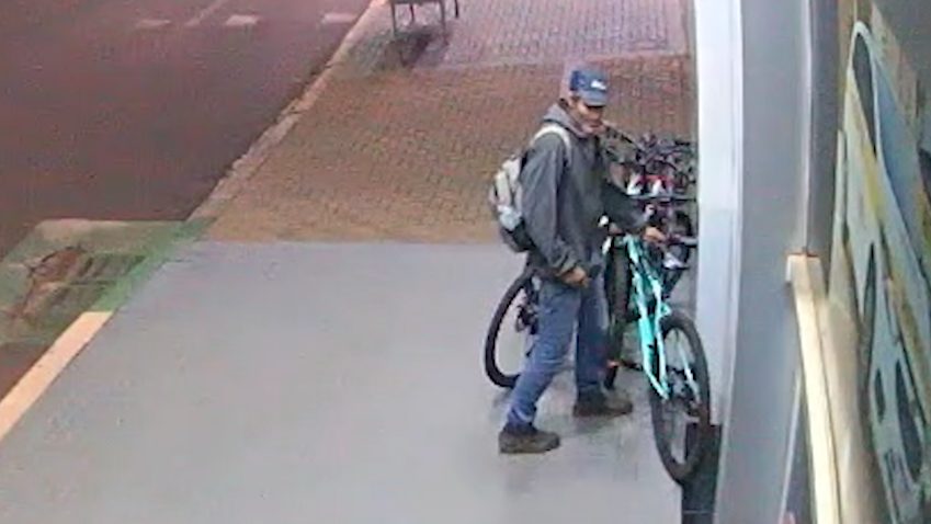 Ladrão ignora movimentação e furta bicicleta na região central de Cascavel