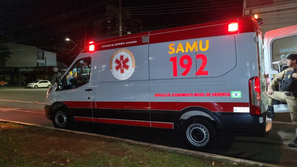 Rapaz engole cocaína, passa mal e mobiliza Polícia e Samu no centro de Cascavel Rapaz engole cocaína, passa mal e mobiliza Polícia e Samu no centro de Cascavel