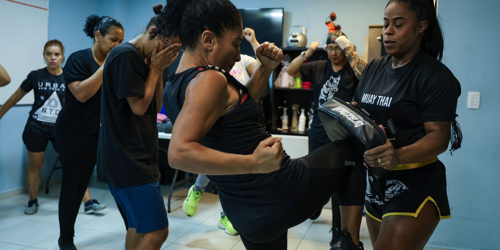 Projeto social no Rio oferece aulas de defesa pessoal para mulheres Projeto social no Rio oferece aulas de defesa pessoal para mulheres