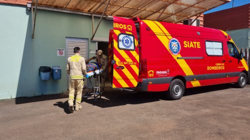 Homem sofre queda em empresa na BR-277 e é socorrido pelo Siate com lesões na cabeça e braços Imagem referente a Homem sofre queda em empresa na BR-277 e é socorrido pelo Siate com lesões na cabeça e braços