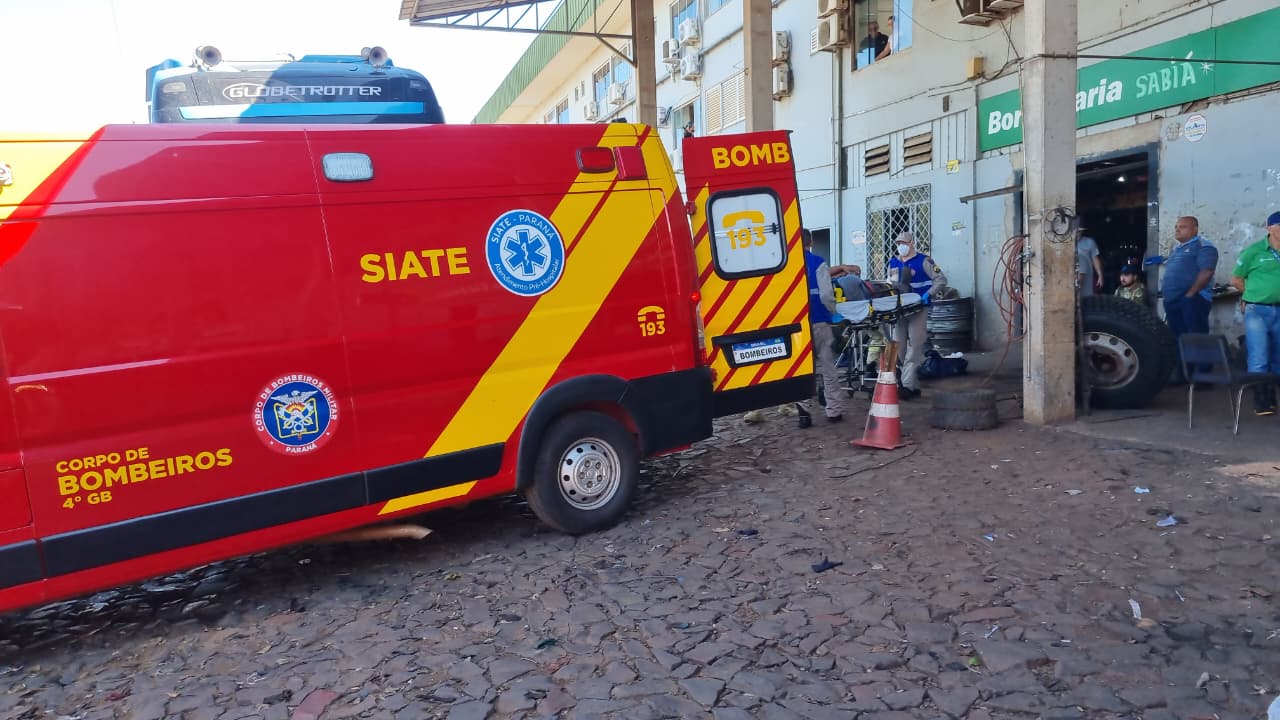 Pneu explode em borracharia e trabalhador tem lesão grave na perna Pneu explode em borracharia e trabalhador tem lesão grave na perna