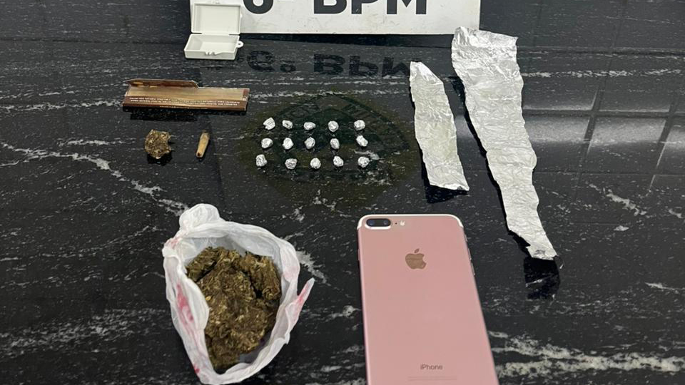 Polícia Militar prende homem e apreende maconha e crack no Centro de Cascavel