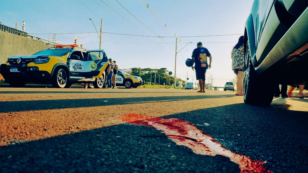 Criança sofre ferimentos graves na cabeça ao ser atropelada por carro enquanto empinava pipa em Cascavel