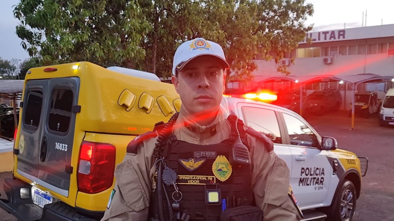 "Motoboy, mas não possui CNH", afirma oficial da PM sobre jovem flagrado empinando moto