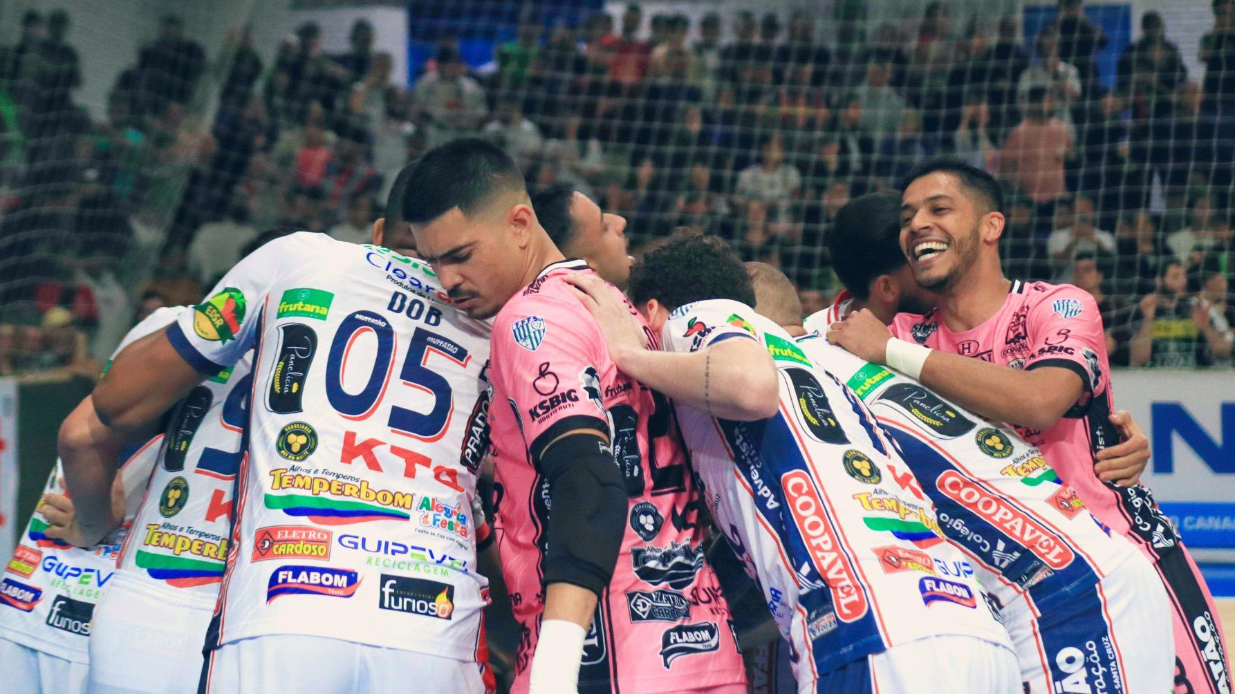 Cascavel Futsal vence o Blumenau e garante 8ª posição na LNF Cascavel Futsal vence o Blumenau e garante 8ª posição na LNF
