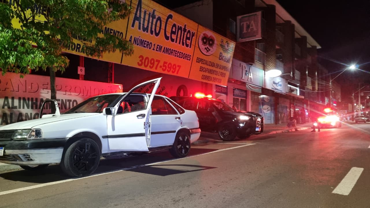 Choque da Polícia Militar prende cinco suspeitos de assalto à mão armada em Cascavel Choque da Polícia Militar prende cinco suspeitos de assalto à mão armada em Cascavel