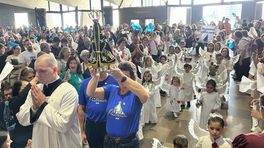 Romaria traz Padroeira de Aparecida do Norte e lota Catedral em Cascavel