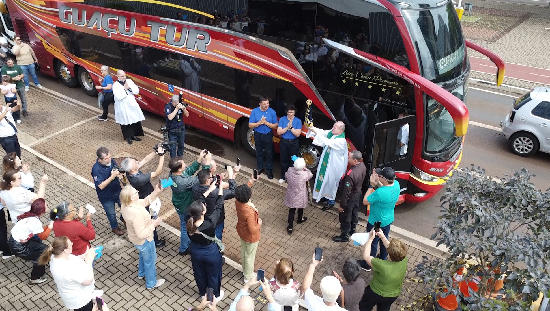 Imagens aéreas mostram chegada de Nossa Senhora Aparecida a Cascavel Imagens aéreas mostram chegada de Nossa Senhora Aparecida a Cascavel
