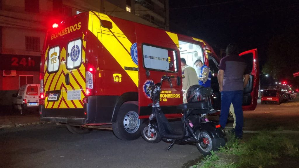 Homem cai de scooter elétrica e fica ferido no Bairro Coqueiral