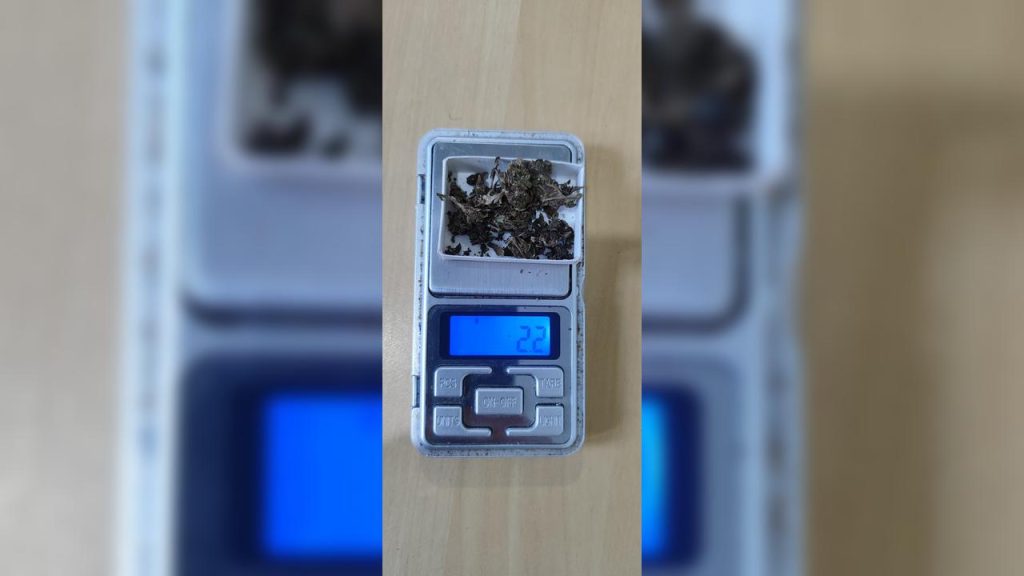 Polícia detém jovem de 23 anos com maconha em estacionamento de shopping em Cascavel