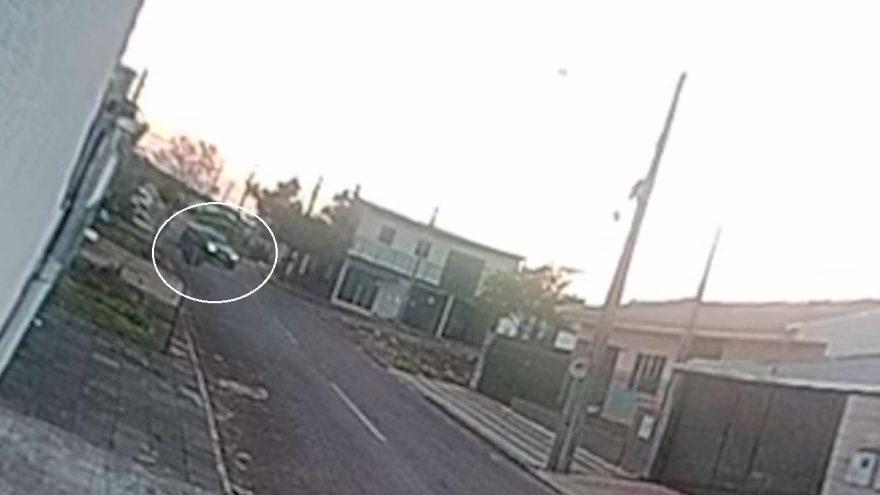 Novas imagens flagram Fiesta rondando bairro onde adolescente sofreu tentativa de sequestro em Cascavel