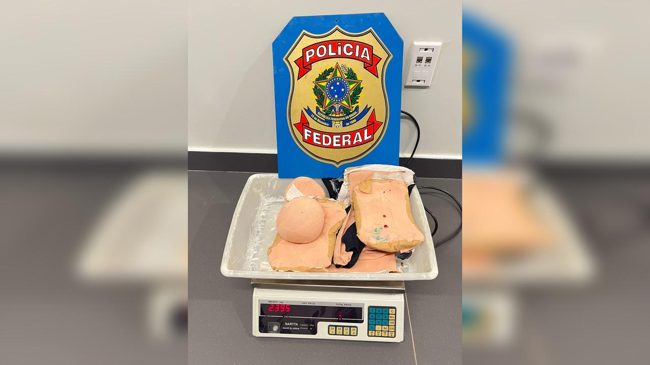PF prende passageira com 2,4 kg de cocaína no Aeroporto de Foz do Iguaçu PF prende passageira com 2,4 kg de cocaína no Aeroporto de Foz do Iguaçu