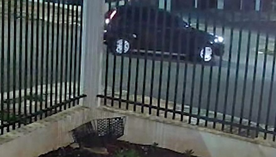 Nova câmera mostra sequestrador analisando movimentação nas ruas no Bairro Barcelona