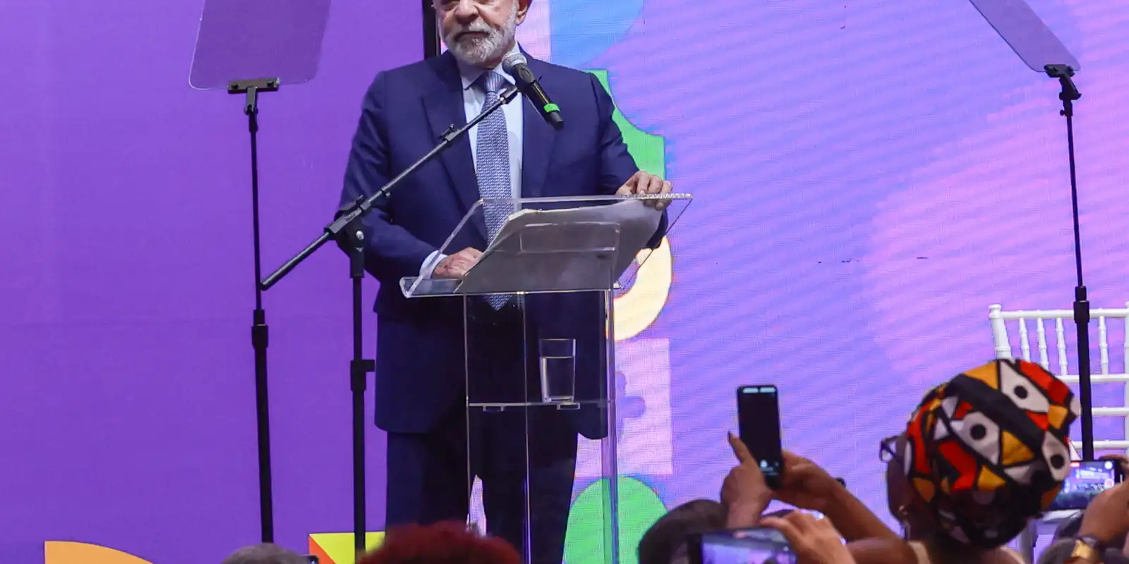 Lula abre conferência e sanciona ampliação da licença-maternidade Lula abre conferência e sanciona ampliação da licença-maternidade