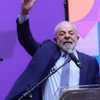 Imagem referente a Em conferência, Lula diz que autoritarismo teme as mulheres