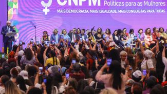 Mulheres cobram direitos e voz na 5ª Conferência Nacional Mulheres cobram direitos e voz na 5ª Conferência Nacional