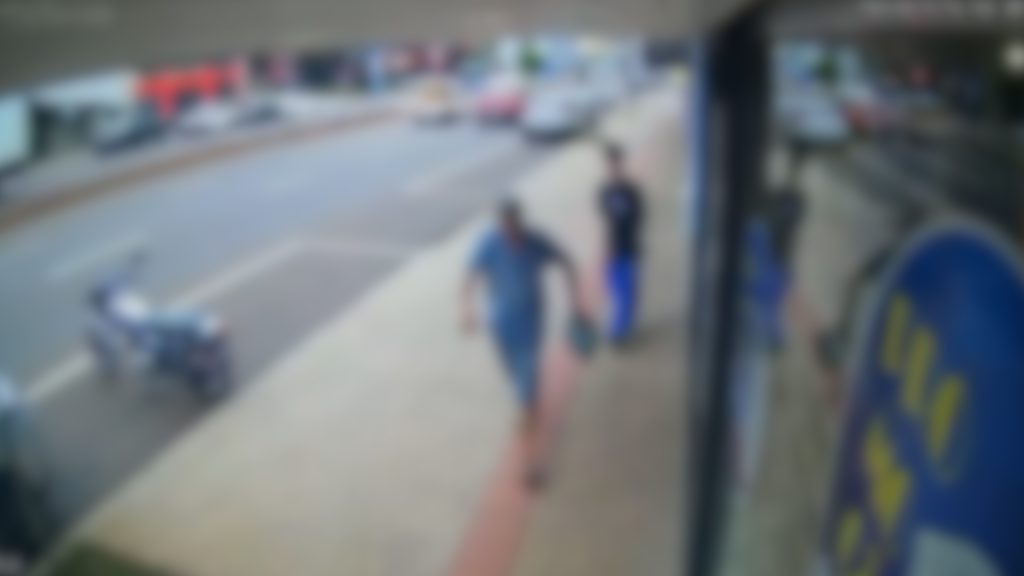 Câmera flagra homem que tentou furtar dois celulares em loja de Cascavel Câmera flagra homem que tentou furtar dois celulares em loja de Cascavel