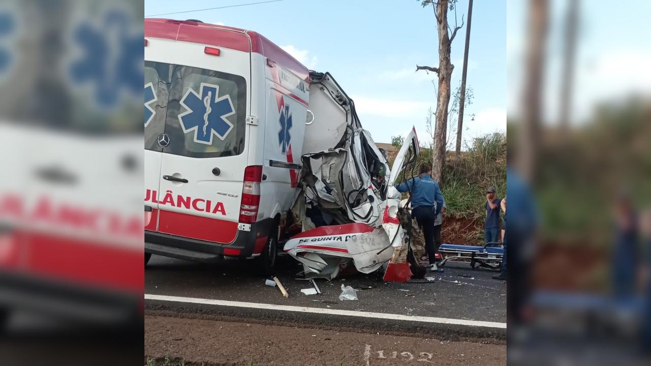 Grave acidente entre ambulância e caminhão termina com vítima fatal no Paraná