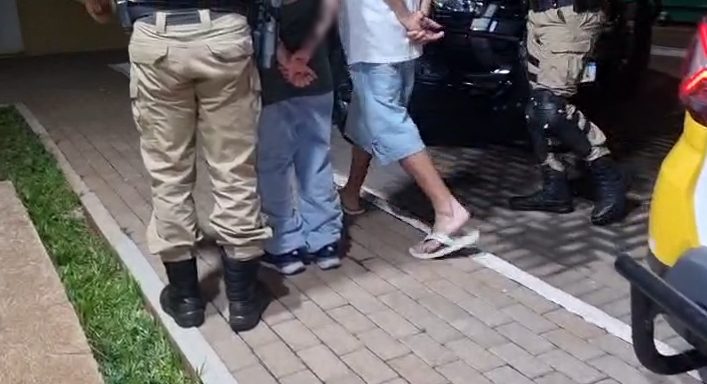 Rocam apreende 17 pedras de crack e cigarros de maconha após abordar dupla no Terminal Leste
