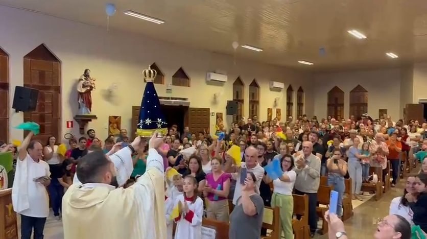 Imagem peregrina de Nossa Senhora Aparecida visita distrito de São João, em Cascavel