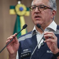 Padilha determina notificação de suspeitas de intoxicação por metanol Imagem referente a Padilha determina notificação de suspeitas de intoxicação por metanol