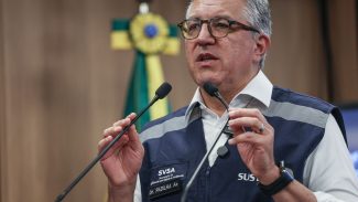 Padilha determina notificação de suspeitas de intoxicação por metanol Padilha determina notificação de suspeitas de intoxicação por metanol