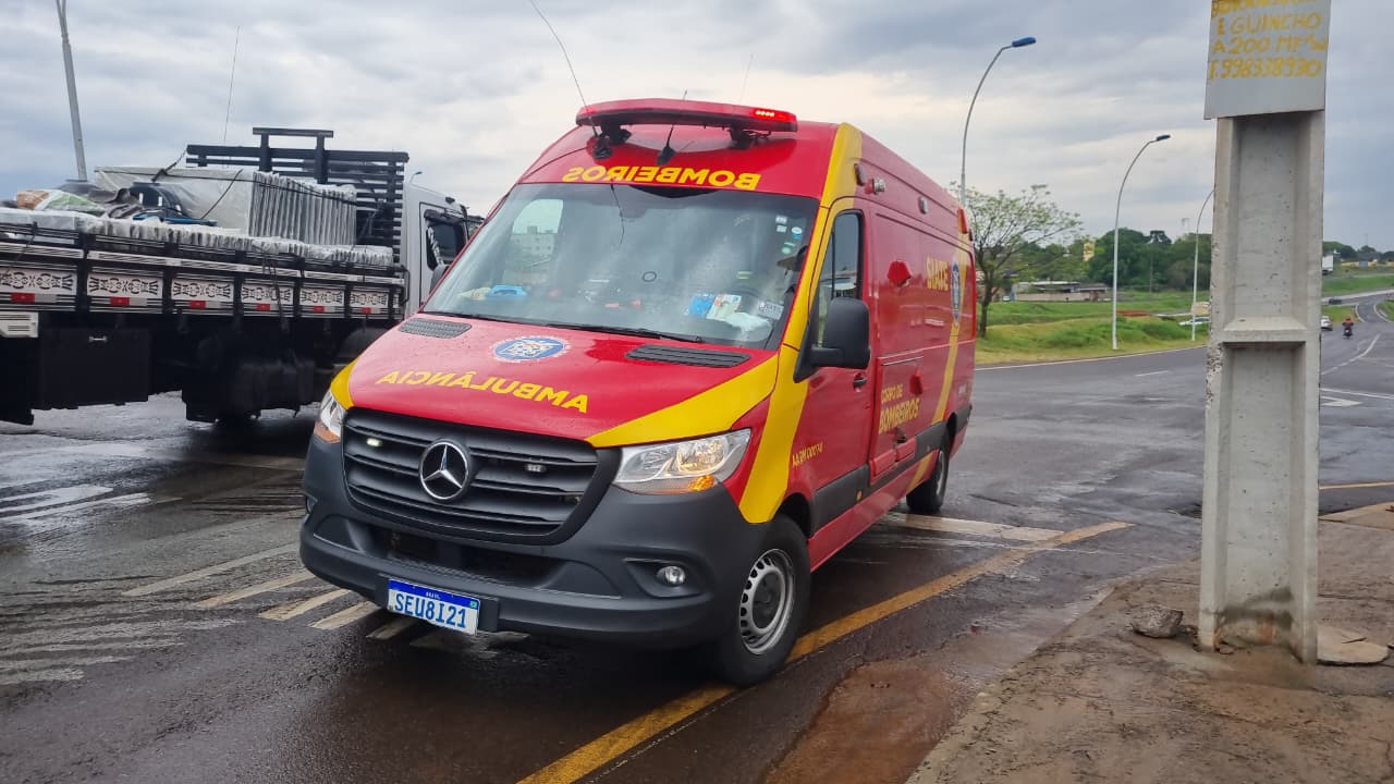 Colisão entre carro e moto é registrada na Rua Domiciano Theobaldo Bresolin