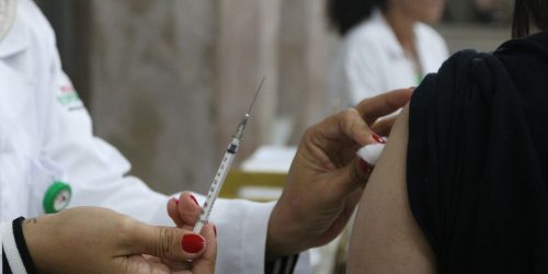 Vacina contra a covid-19 protege gestantes contra complicações Imagem referente a Vacina contra a covid-19 protege gestantes contra complicações