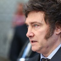 Imagem referente a Milei autoriza entrada de militares dos EUA na Argentina