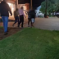 Imagem referente a Sequestro relâmpago: Carro de suspeito é apreendido e família presta depoimento no NUCRIA