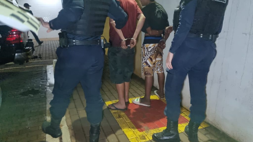 Dupla é detida no Julieta Bueno com crack e maconha Dupla é detida no Julieta Bueno com crack e maconha