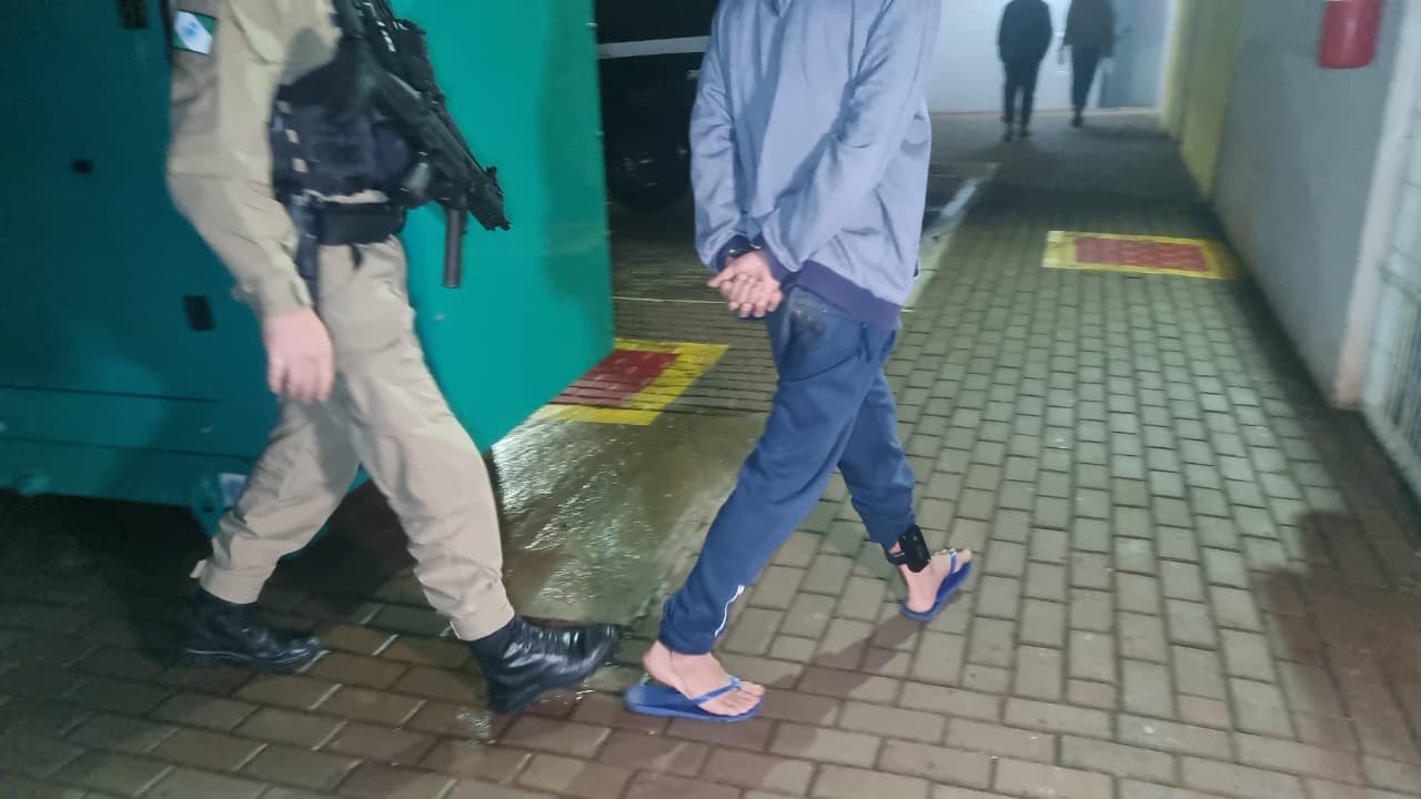 Homem com tornozeleira eletrônica é detido por furto em posto de combustíveis