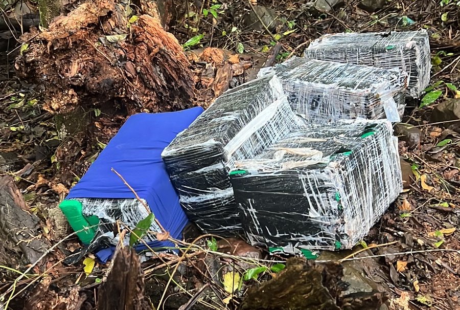 Polícia flagra barco do tráfico e apreende 358 kg de maconha no rio Paraná