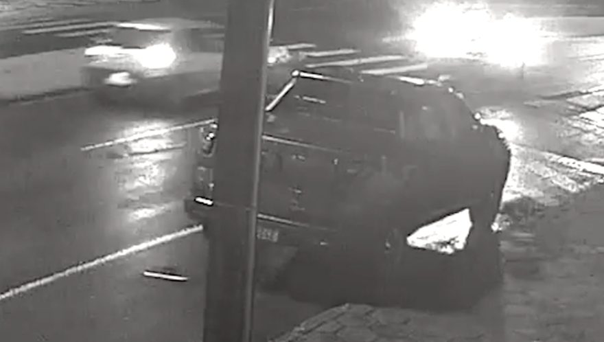 Vídeo mostra colisão entre Jeep Compass e Gol na Avenida Brasil