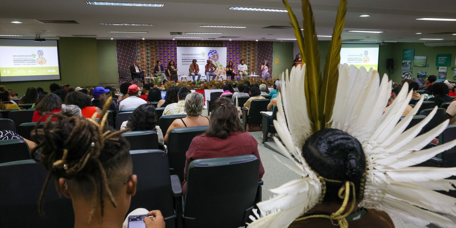 Povos tradicionais debatem a transformação agroecológica Povos tradicionais debatem a transformação agroecológica
