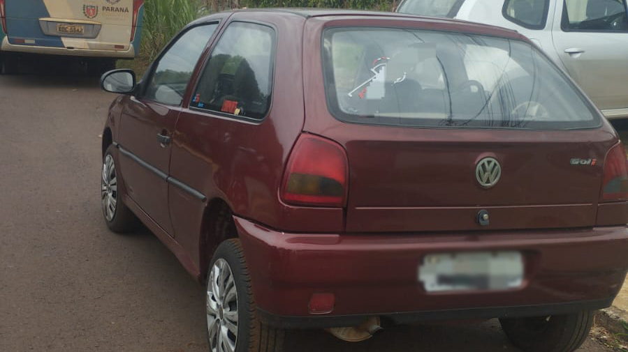 Gol furtado em frente ao HUOP é localizado abandonado no Bairro Santa Cruz